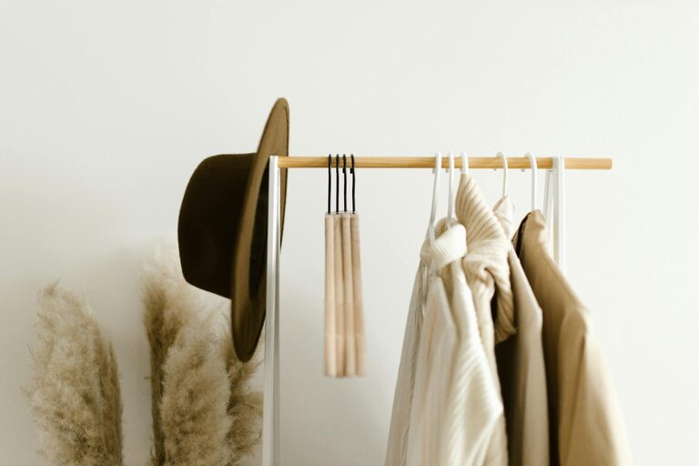 How to Build a Basic Capsule Wardrobe for Effortless Style